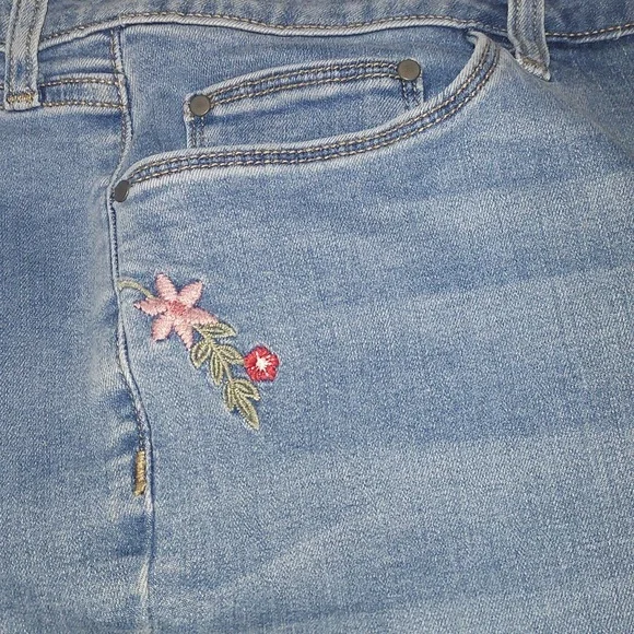 Croft & Barrow Capri Jeans - Picture 4 of 9